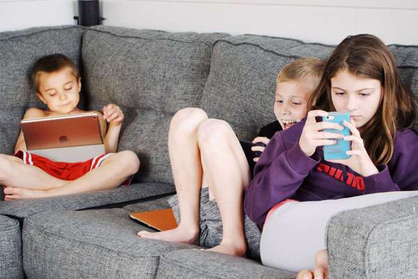 青少年免费心理咨询：孩子有网瘾家长该怎么应对？